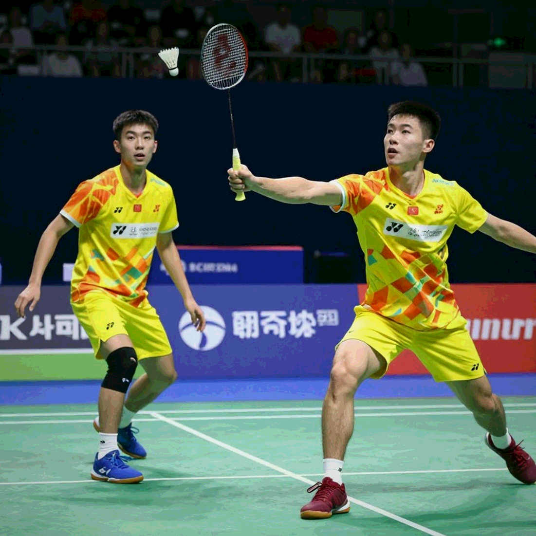 Alwi Farhan tập cùng Kento Momota trước Asian Games 2026: bài học nằm ở những pha cầu không ai đếm