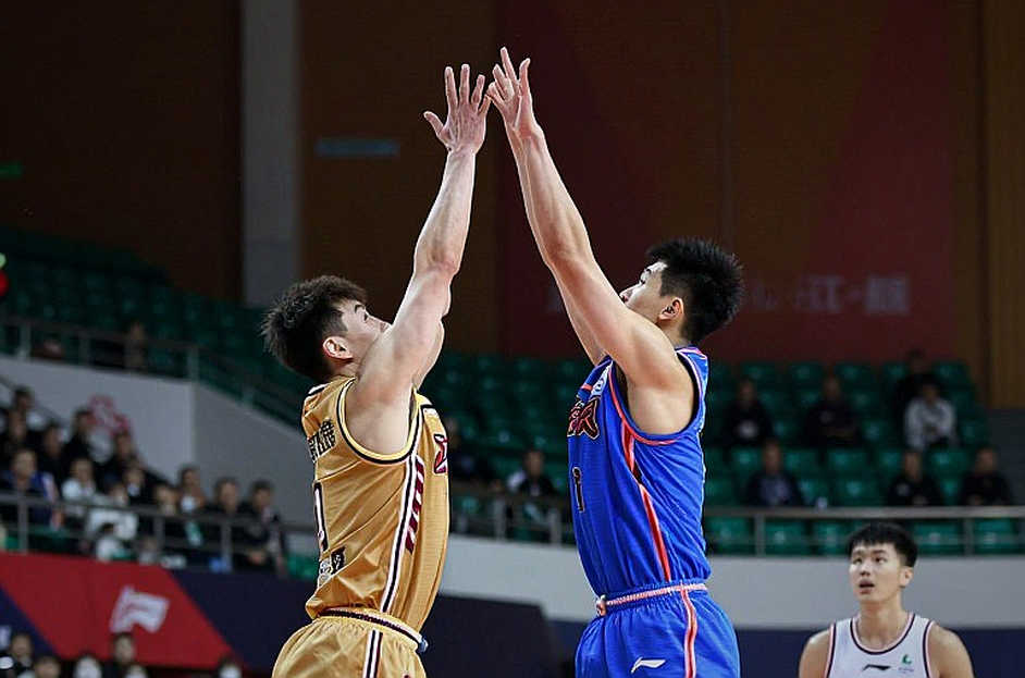 Zalgiris chính thức ký Jonas Valanciunas, nhưng ngôi sao Litvania dính chấn thương ngay trận giao hữu