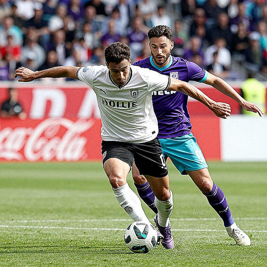 Real Madrid lose perfect start, PSG suffer first league defeat after contract extensions