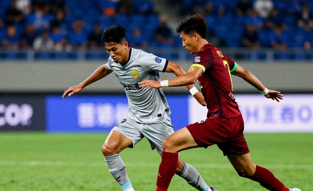 CLB TP.HCM gỡ 2-2 tại Huế: Hai bàn thắng không che được một hàng thủ đã bị bẻ gãy năm lần