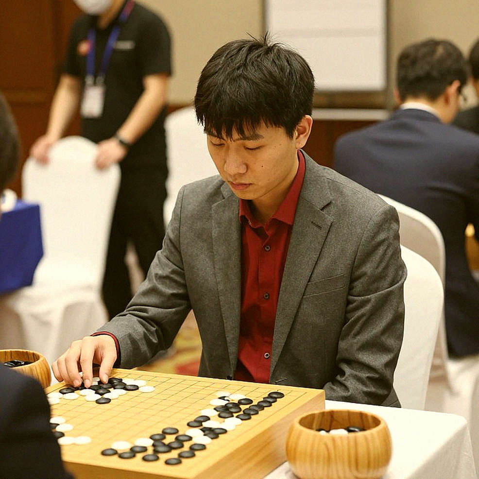 Carlsen dành lời khen hiếm có cho Sindarov sau trận hòa tại Global Chess League 2026 Carlsen dành lời khen hiếm có cho Sindarov sau trận hòa tại Global Chess League 2026