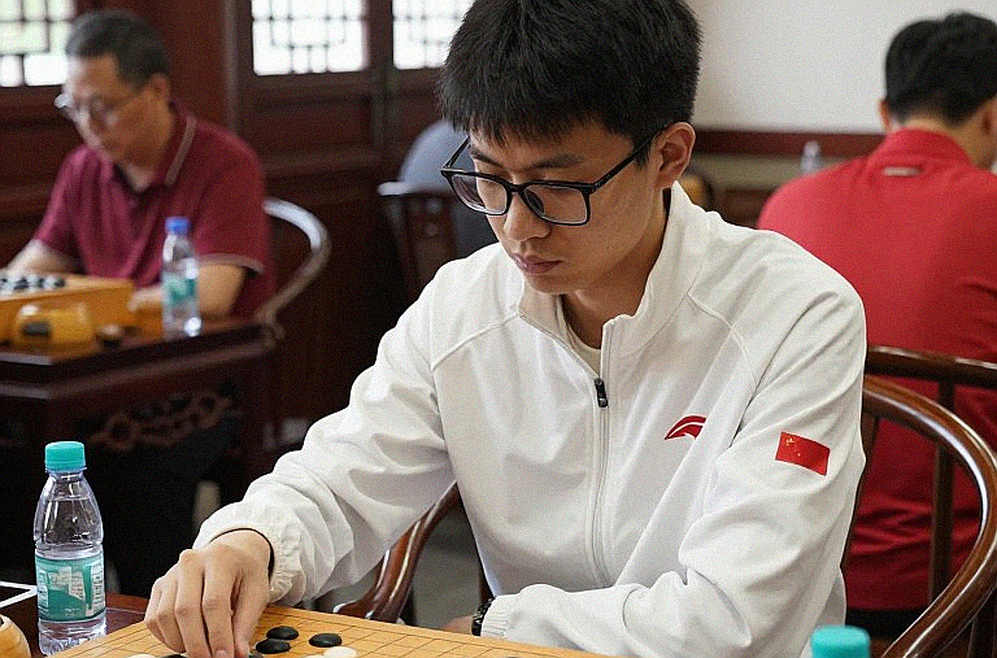 GCL 2026: Nepomniachtchi hòa đầy tiếc nuối với Carlsen rồi hạ Sindarov bằng đồng hồ GCL 2026: Nepomniachtchi hòa đầy tiếc nuối với Carlsen rồi hạ Sindarov bằng đồng hồ