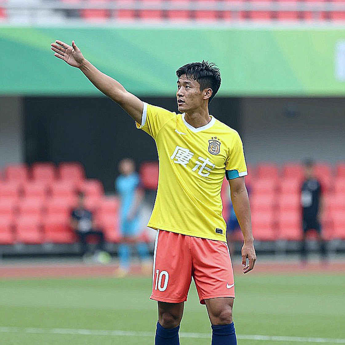 Phút 68 ở derby Hà Nội: Pha vào bóng của Văn Hậu và khoảng lặng sau màn hình VAR
