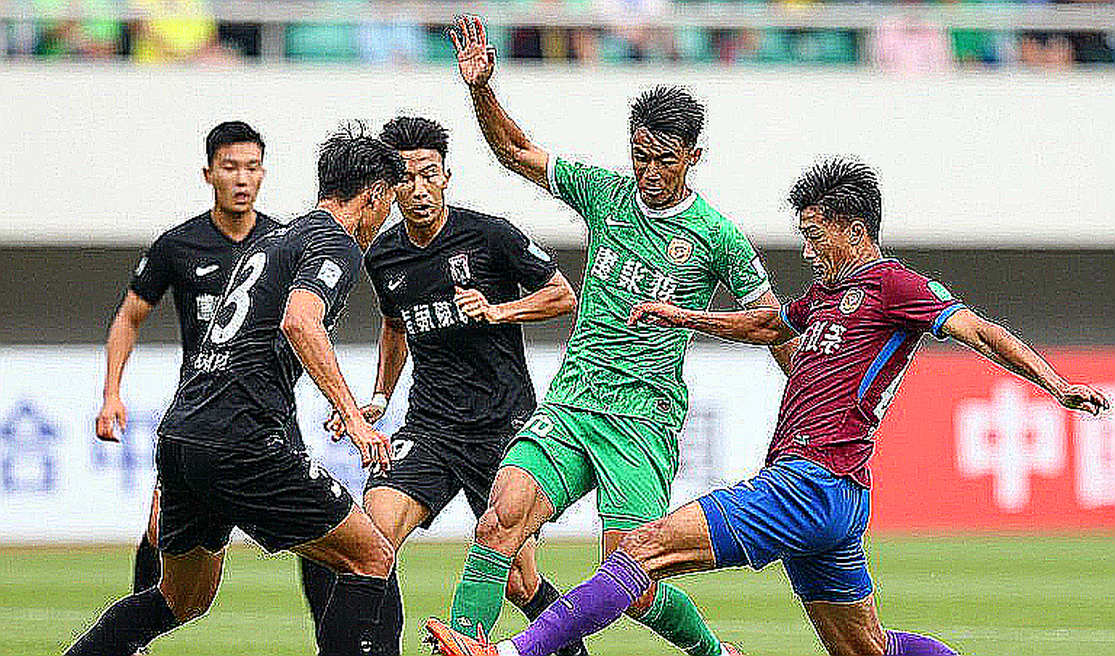 Thái Lan 2-0 Việt Nam: Khối phòng ngự của những người già và cái giá của một chiến thắng đánh đổi Thái Lan 2-0 Việt Nam: Khối phòng ngự của những người già và cái giá của một chiến thắng đánh đổi