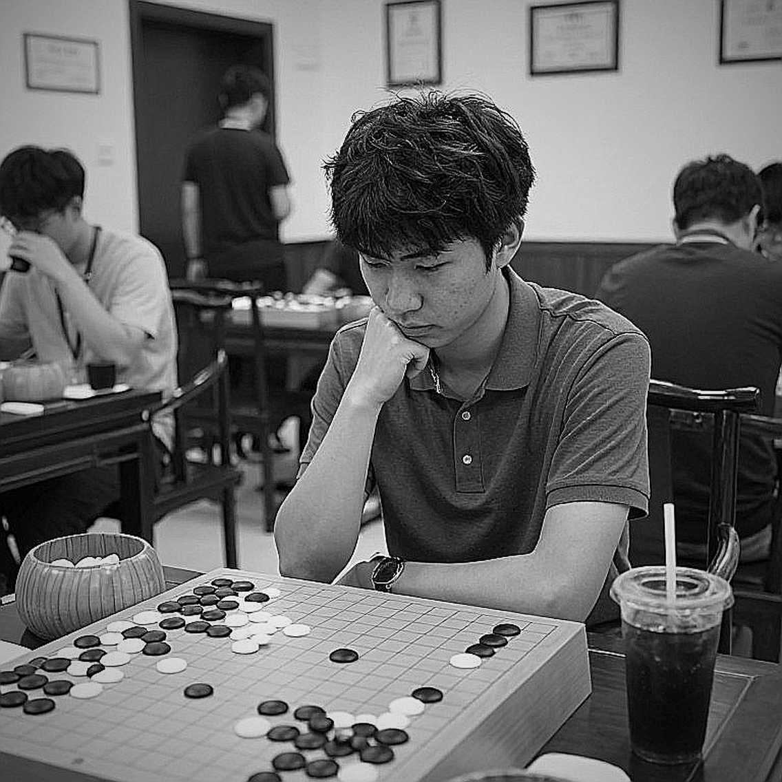 Một tiêu đề "Xếp hạng FIDE" không có lấy một con số: kiểm toán một tài liệu quảng cáo trá hình
