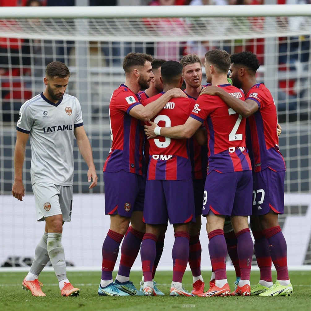 Một bàn, ba lần VAR, mười lăm phút thiếu người: CLB Công an TPHCM hạ Thể Công Viettel 1-0