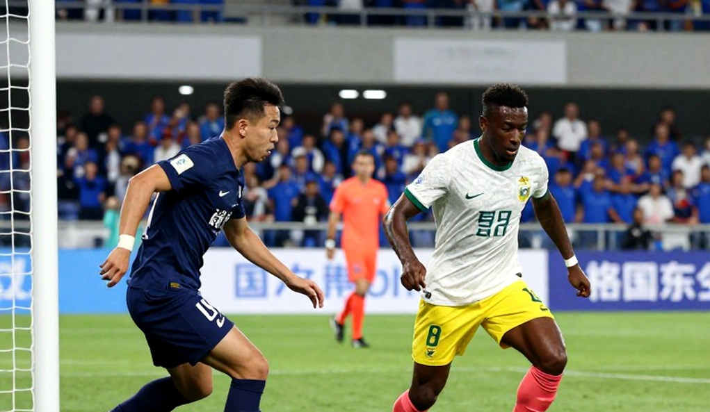 Iraola's 'Ruthless' Philosophy: Keeping 21-Year-Old Jacquet for Full 90 Despite Yellow Card Iraola's 'Ruthless' Philosophy: Keeping 21-Year-Old Jacquet for Full 90 Despite Yellow Card