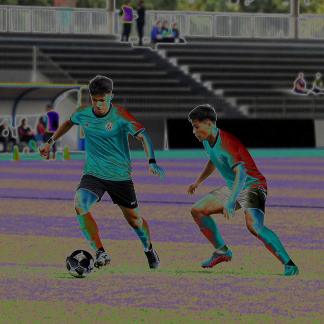 Hình học sân cỏ V.League: Khi bóng đá Việt Nam bắt đầu chơi trong khoảng trống không ai nhìn thấy