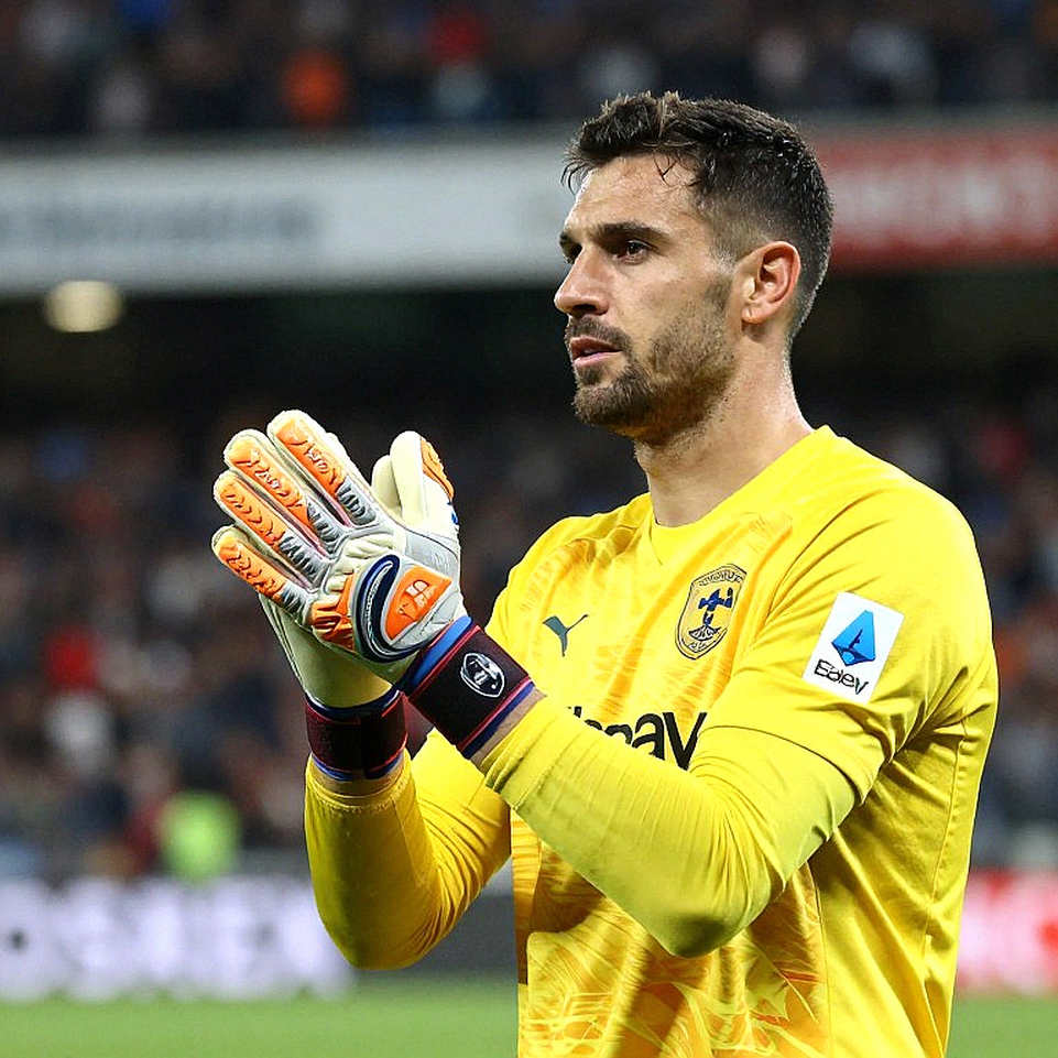 Valencia đặt cược vào sự bình thường: Javier Aguirre và bài toán thoát khủng hoảng Valencia đặt cược vào sự bình thường: Javier Aguirre và bài toán thoát khủng hoảng