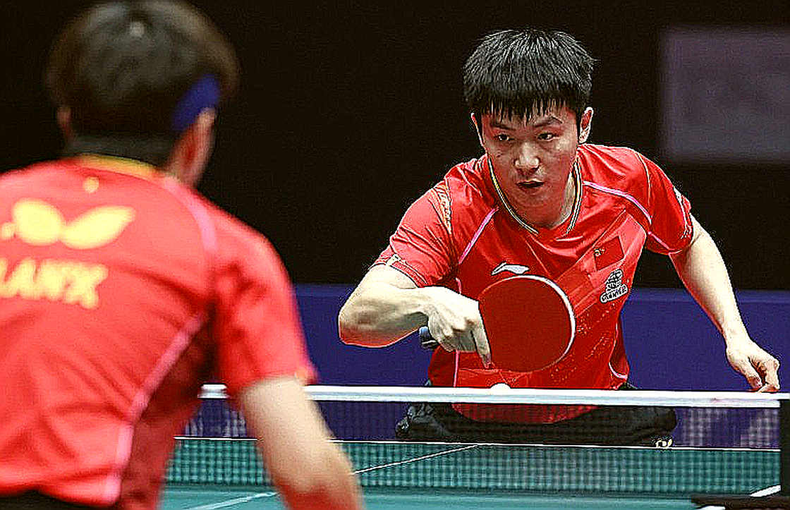 V.League không nghèo vì thiếu tiền: nó nghèo vì mọi đồng tiền đi qua một cánh cửa