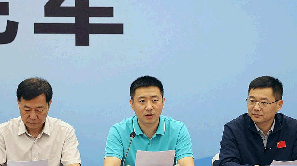 Người khổng lồ giấy ở V.League 2026: Khi bóng đá Việt Nam già đi trước khi trưởng thành