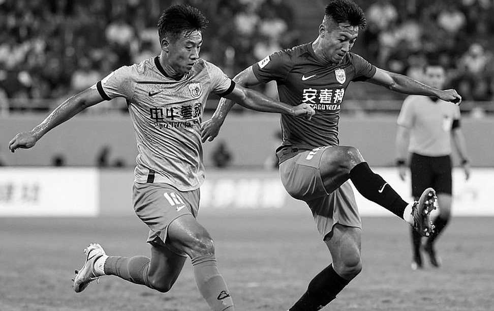 Sau ánh hào quang đội tuyển Việt Nam: V.League và bài toán nền móng