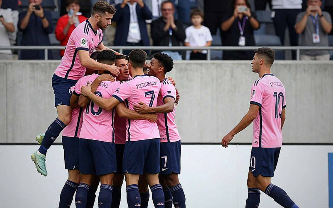 Andros Townsend Hit by a Pitch Roller: PT Prachuap's 3-0 Win and What the Viral Clip Leaves Out Andros Townsend Hit by a Pitch Roller: PT Prachuap's 3-0 Win and What the Viral Clip Leaves Out
