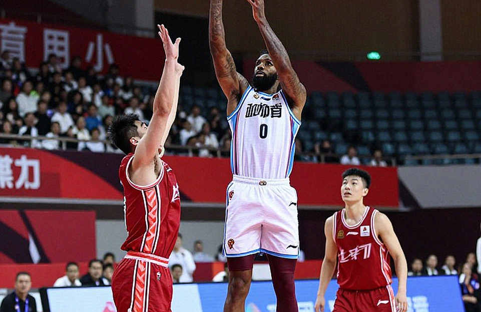 Olympiacos Drops Milutinov from the Six Foreigners: The Center Problem Before the Super Cup Final Olympiacos Drops Milutinov from the Six Foreigners: The Center Problem Before the Super Cup Final