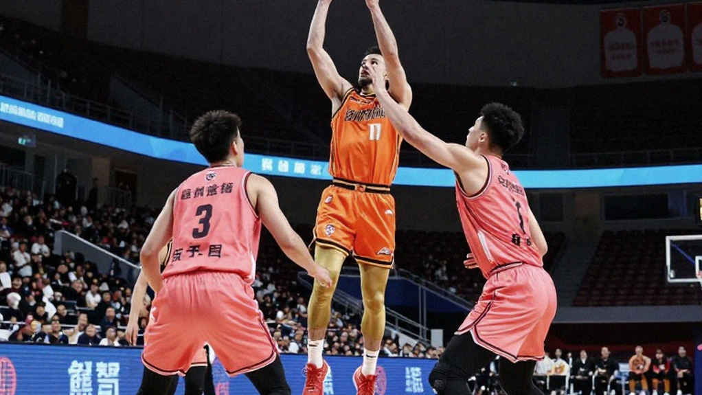 Bên trong kỳ chuyển nhượng V.League: hợp đồng ký bằng niềm tin của nhà tài trợ Bên trong kỳ chuyển nhượng V.League: hợp đồng ký bằng niềm tin của nhà tài trợ